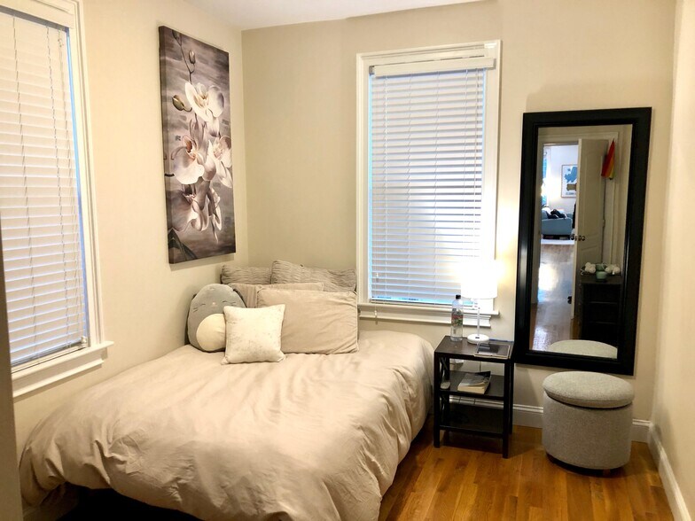 Building Photo - 19 Plymouth St