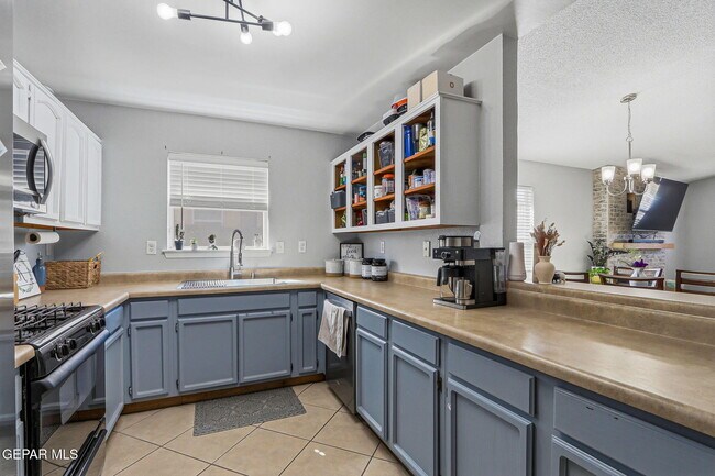 Building Photo - 14181 Tierra Halcon Dr