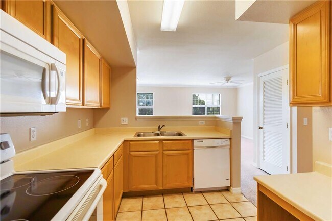 Building Photo - 1040 Villagio Cir