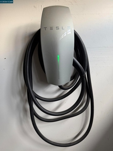 Building Photo - 350 Caroni St