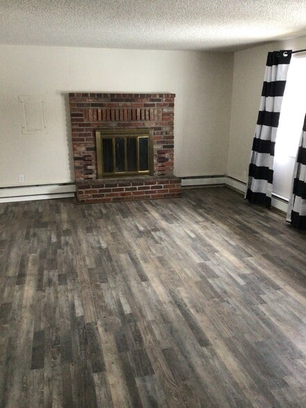 Building Photo - 1320 Summers Ln