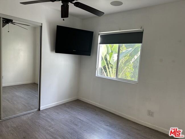 Building Photo - 410 Pershing Dr