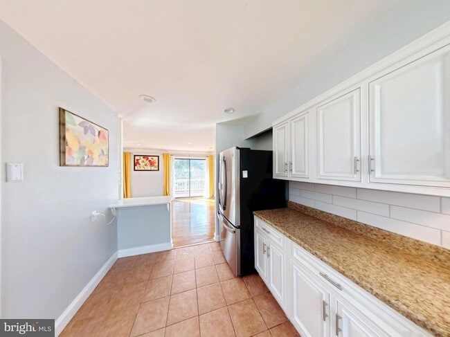 Building Photo - 1012 Loxford Terrace