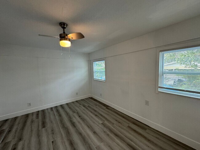Building Photo - Recently Renovated 4/2 Home with Open Layout & Huge Backyard
