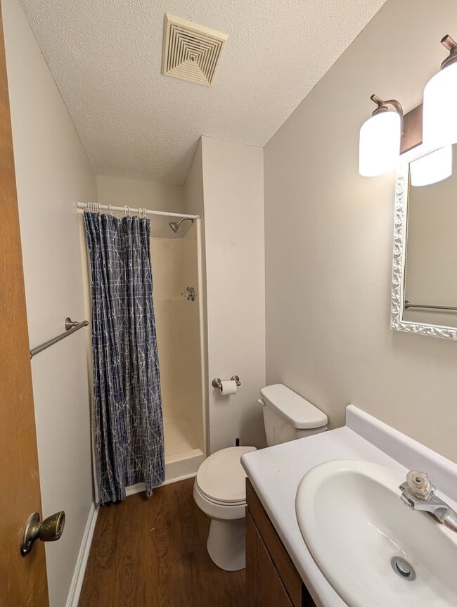 Building Photo - Weaverville Rental