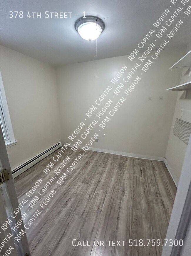 Building Photo - 378 4th St