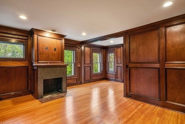 Building Photo - 12 Summit Rd