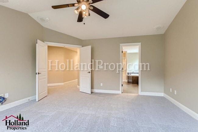 Building Photo - Bright & Spacious 3-Bedroom Hillsboro Home Backing to Green Space!