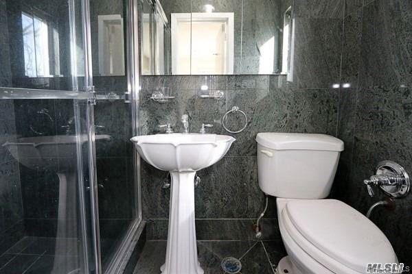 Building Photo - 5 Gilbert Rd