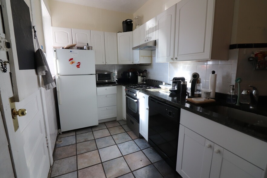 Building Photo - 60 Egmont St