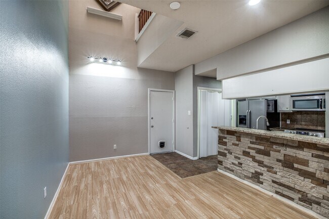 Building Photo - 800 Country Pl Dr