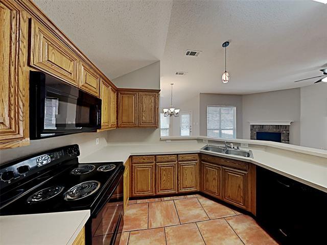 Building Photo - 613 Oak Hollow Trail