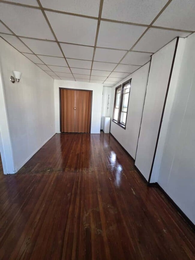 Building Photo - 647 Edgewood Ave