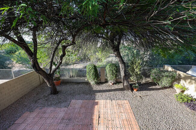 Building Photo - 4218 E Palo Brea Ln