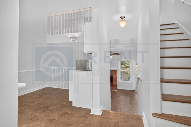 Building Photo - Beautiful Condo Available