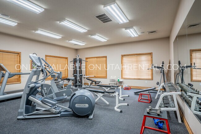 Building Photo - 1061 Canyon Meadow Dr