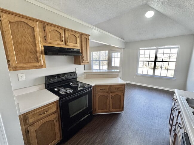 Building Photo - 6416 Valley Oak Dr