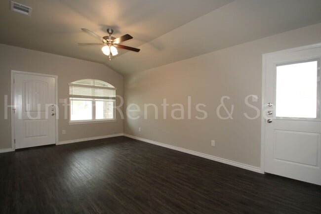 Building Photo - 505 Bonnie Dr