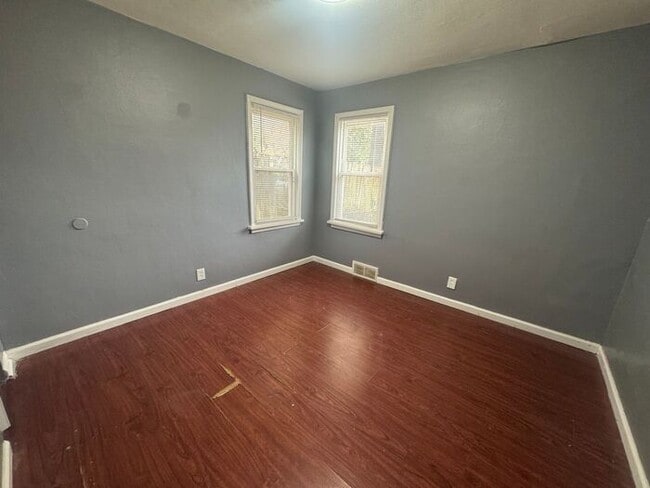 Building Photo - Charming 4bed/2Bath