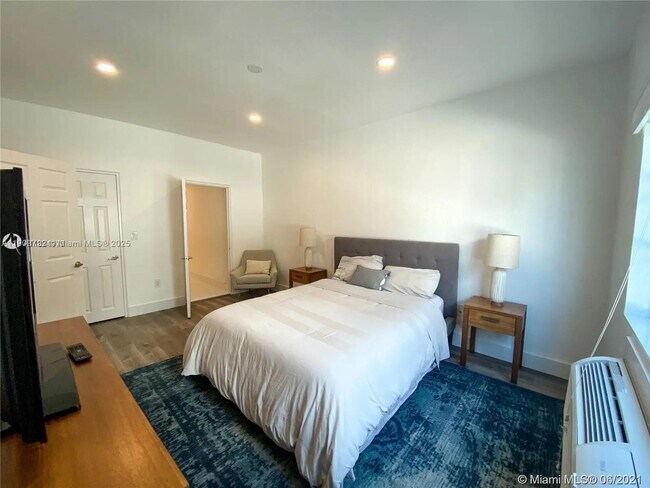 Building Photo - 8415 Harding Ave