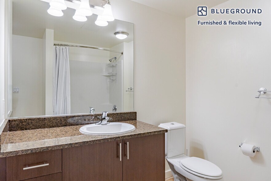 Building Photo - 10351 NE 10th St