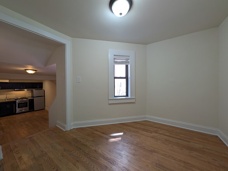 Building Photo - 4036 N Ashland Ave