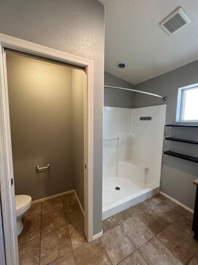 Building Photo - 3 BEDROOM HOME IN ARABY CROSSING!