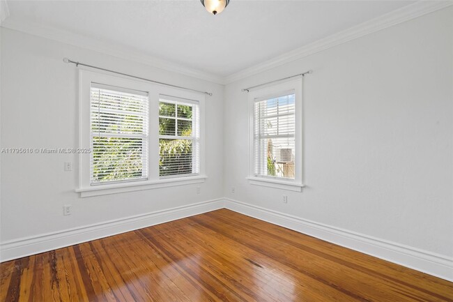 Building Photo - 1432 SW 11th St