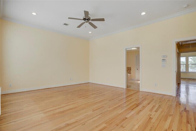Building Photo - 5446 Crooms St