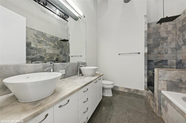 Building Photo - 434 NW 1st Ave