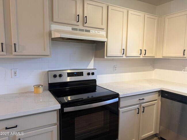 Building Photo - 2358 E Peach Tree Dr