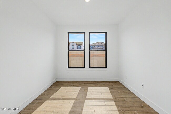 Building Photo - 1131 E Yellowstone Pl