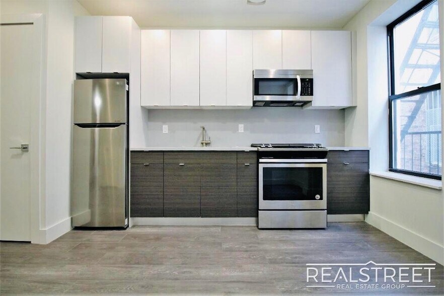Building Photo - Gorgeous Spacious 3 Bedroom in Prime Crown Heights