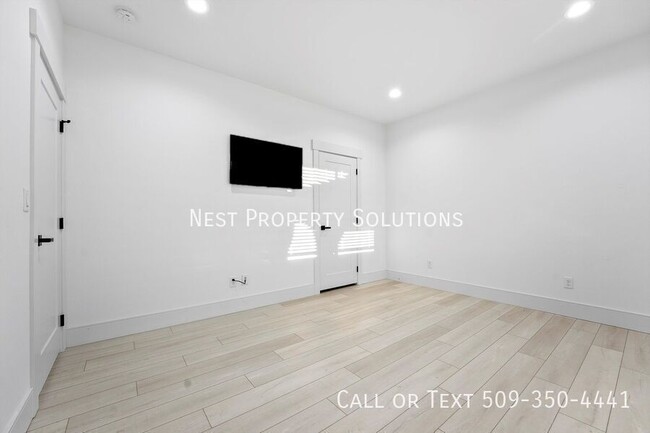 Building Photo - 4102 Quinn Dr NE