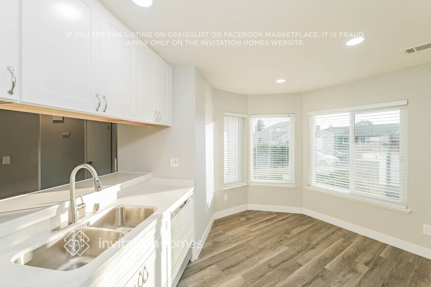 Building Photo - 1009 Murre Way