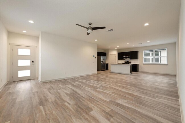 Building Photo - 220 Deserti Rd