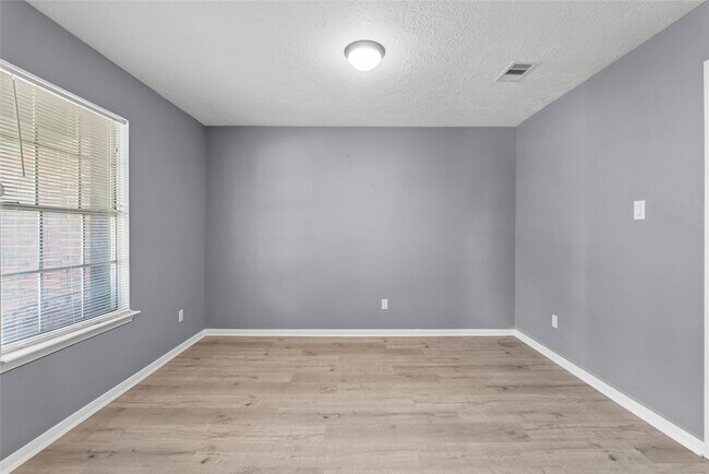 Building Photo - 2826 Wood Hollow Dr