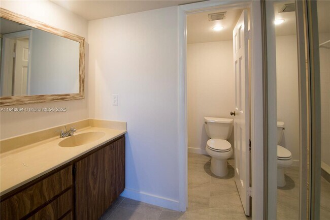Building Photo - 1717 Whitehall Dr