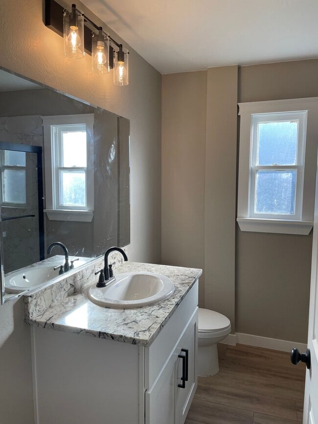 Building Photo - Newly Remodeled 2 Bedroom 1 Bathroom Home***A MUST SEE HOME***