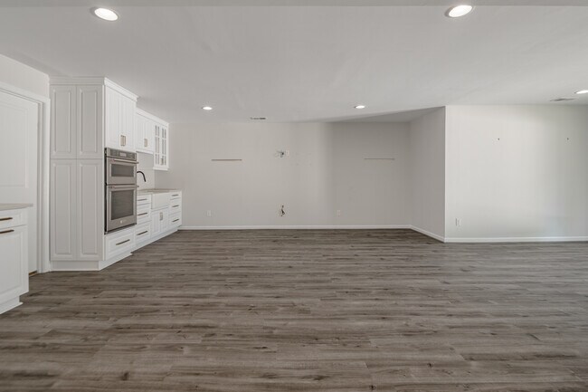 Building Photo - 16848 White Daisy Loop