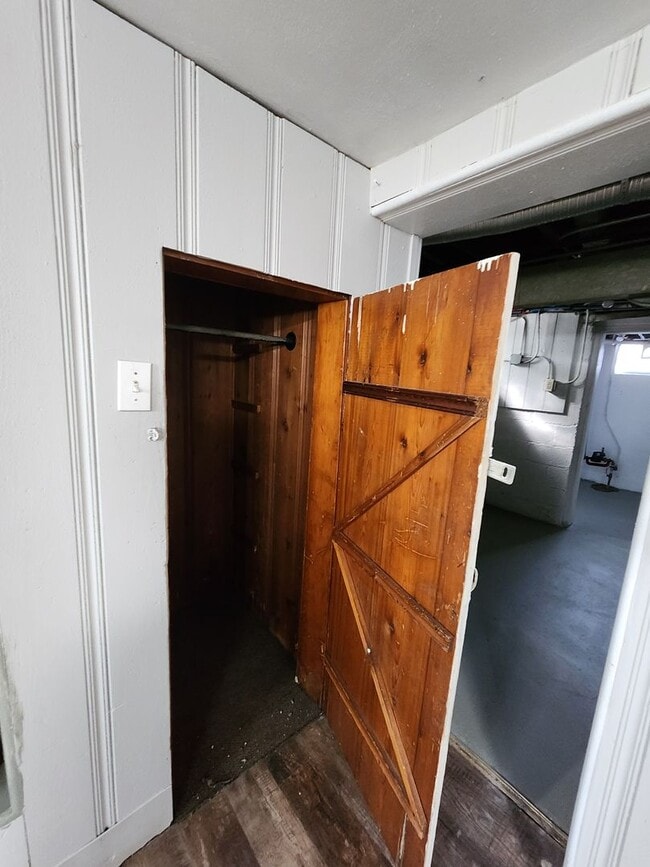 Building Photo - Large Glen Park Home