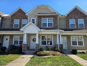 Building Photo - Spacious 2BR Townhome Close to Nashville & Local Amenities