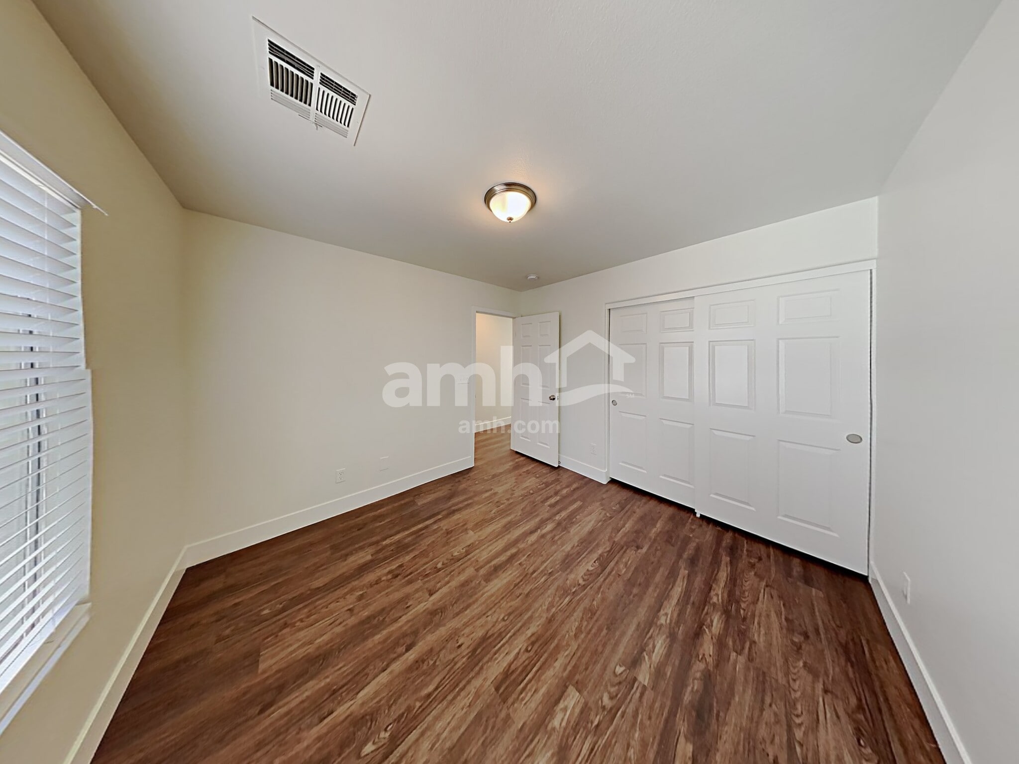 Building Photo - 921 Shades End Ave