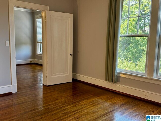Building Photo - 3007 Highland Ave