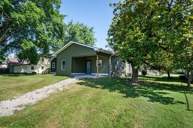 Building Photo - 438 W Stansifer Ave