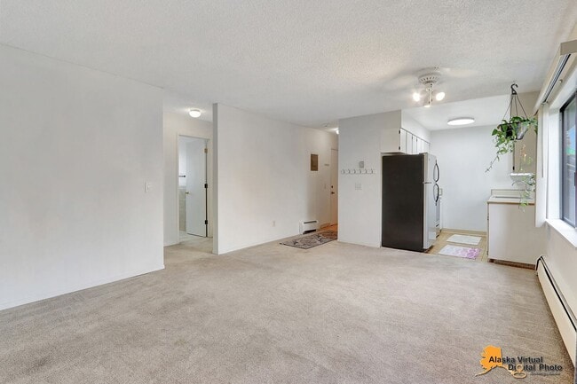 Building Photo - Top Floor End Unit Condo* Pet Friendly, Pr...
