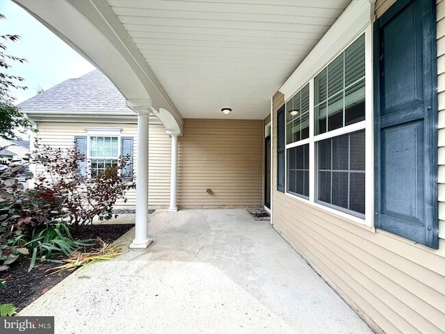 Building Photo - 37 Murano Dr