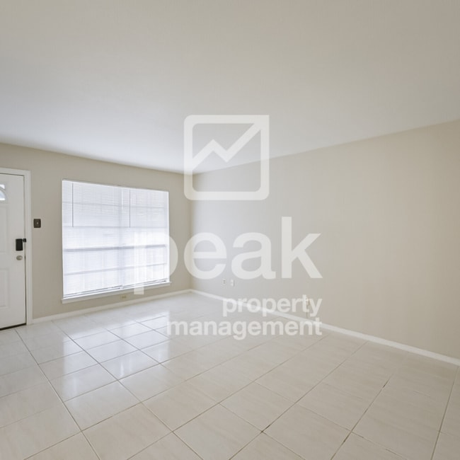 Building Photo - $1099! Updated 1-Bedroom Condo Near Pool. ...