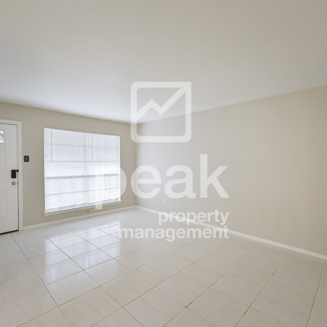 Building Photo - $1099! Updated 1-Bedroom Condo Near Pool R...