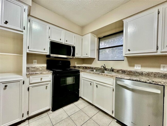 Building Photo - 1611 Onion Creek Village Dr